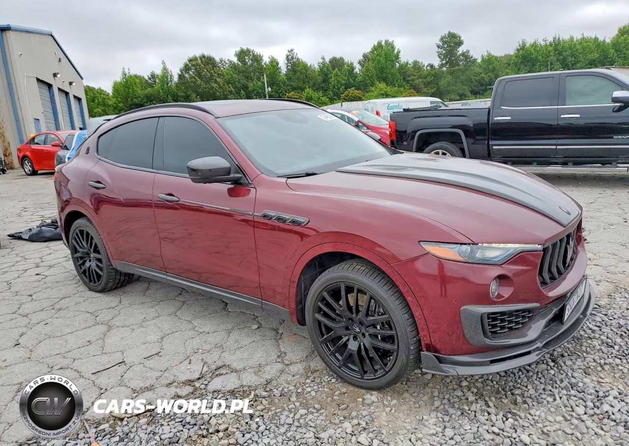 2017 Maserati Levante S Sport VIN:ZN661YUS2HX253596 - 4