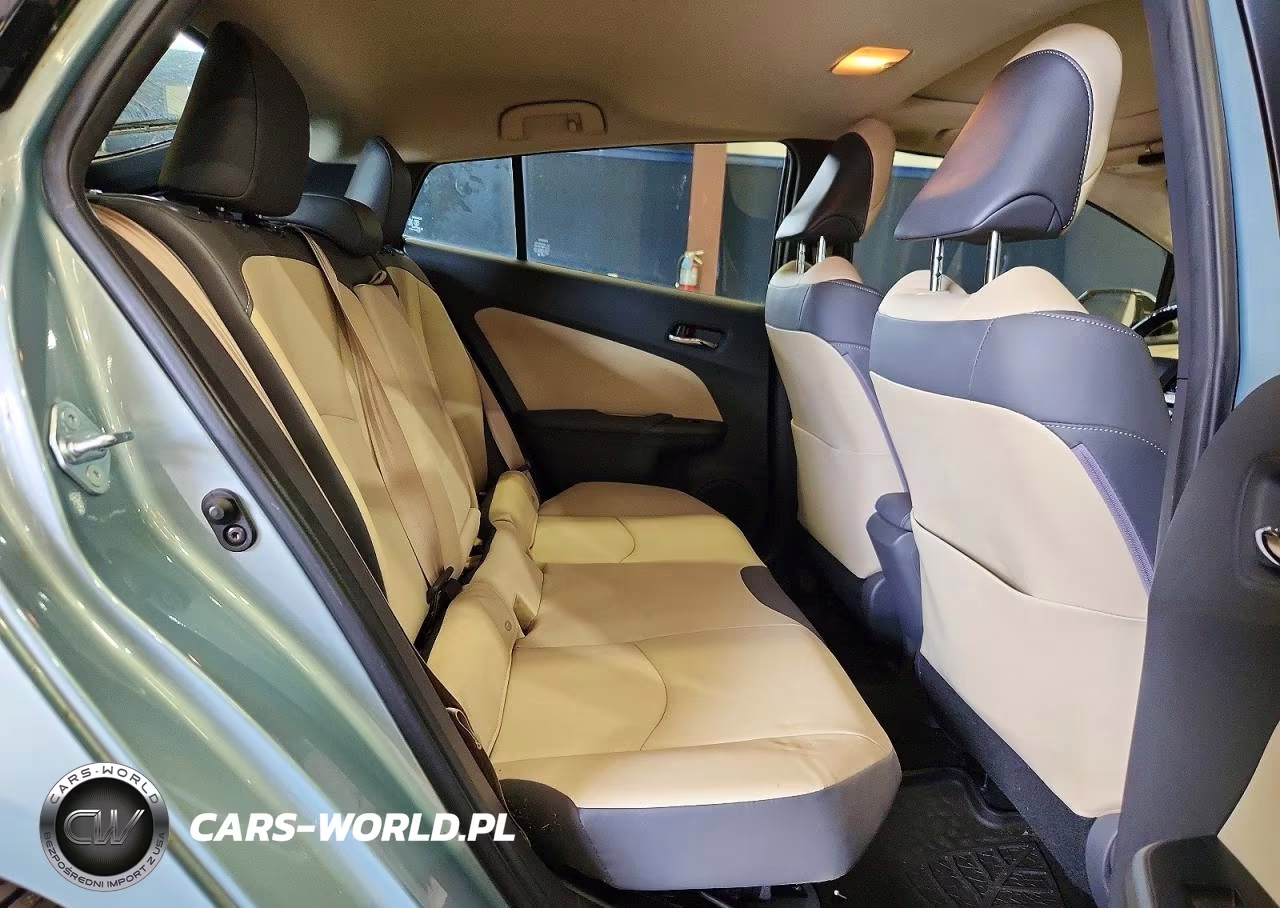 2016 Toyota Prius Four VIN:JTDKARFU9G3514250 - 10