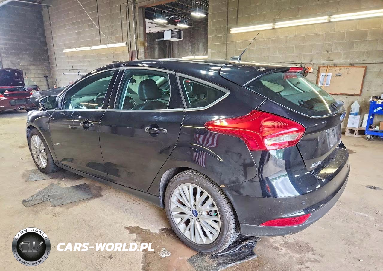 2017 Ford Focus Titanium VIN:1FADP3N20HL213376 - 2