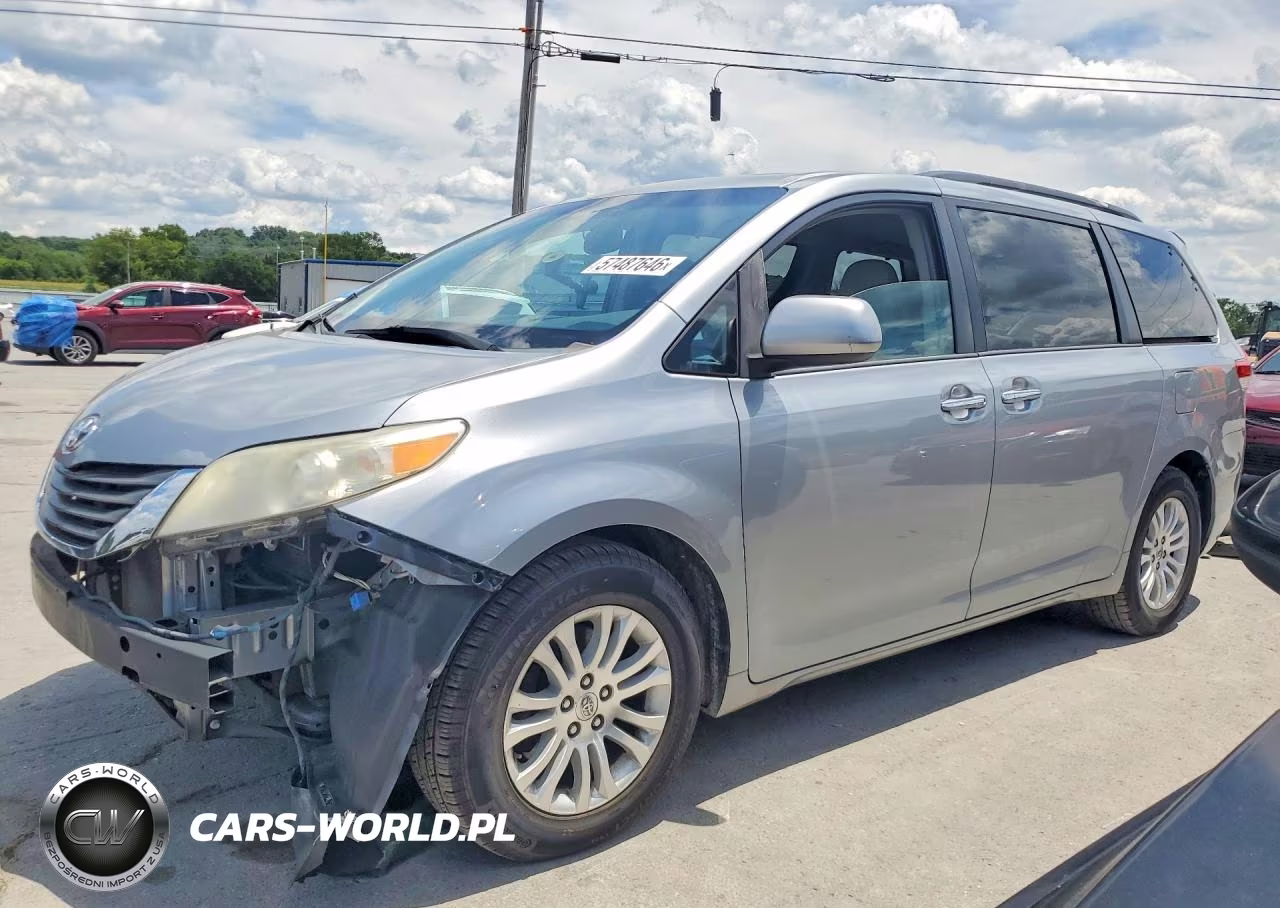 2013 Toyota Sienna Xle 8-Passenger – zdjęcie 1 z 13