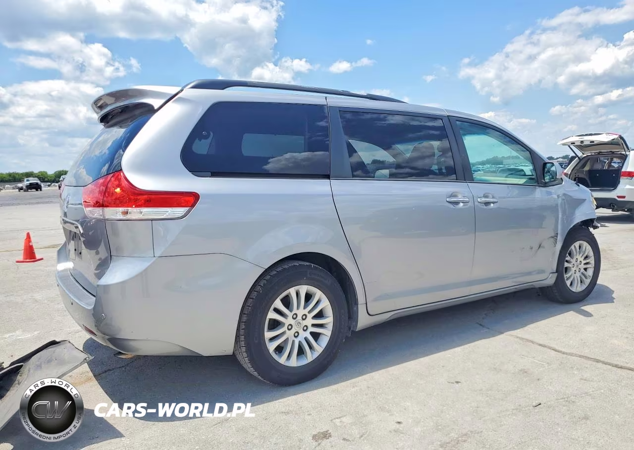 2013 Toyota Sienna Xle 8-Passenger VIN:5TDYK3DC7DS343359 - 3