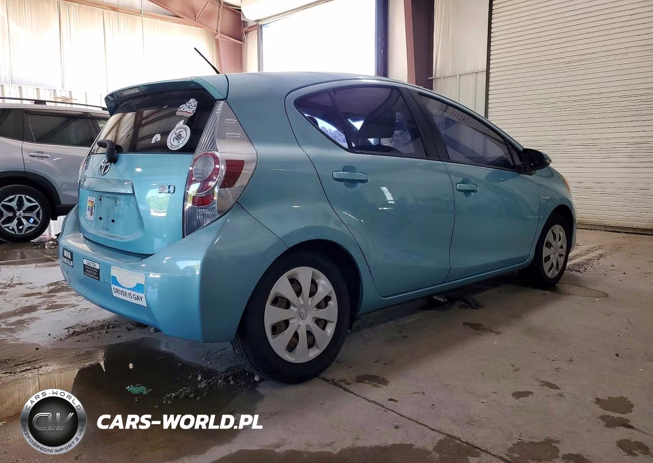 2014 Toyota Prius C Two VIN:JTDKDTB36E1069458 - 3
