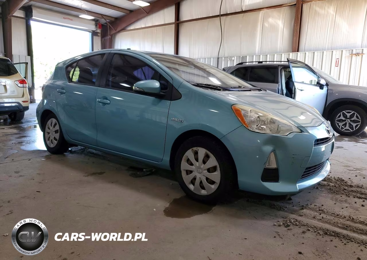 2014 Toyota Prius C Two VIN:JTDKDTB36E1069458 - 4