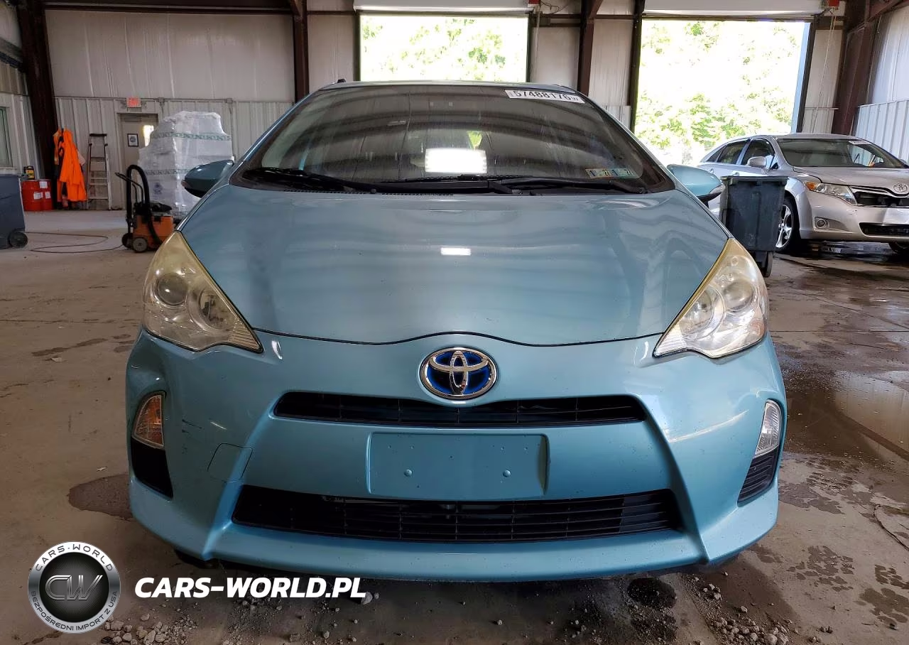 2014 Toyota Prius C Two VIN:JTDKDTB36E1069458 - 5