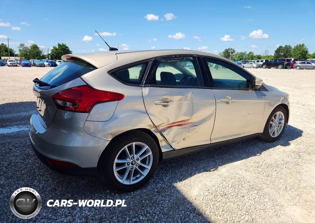2017 Ford Focus Se VIN:1FADP3K21HL318335 - 3
