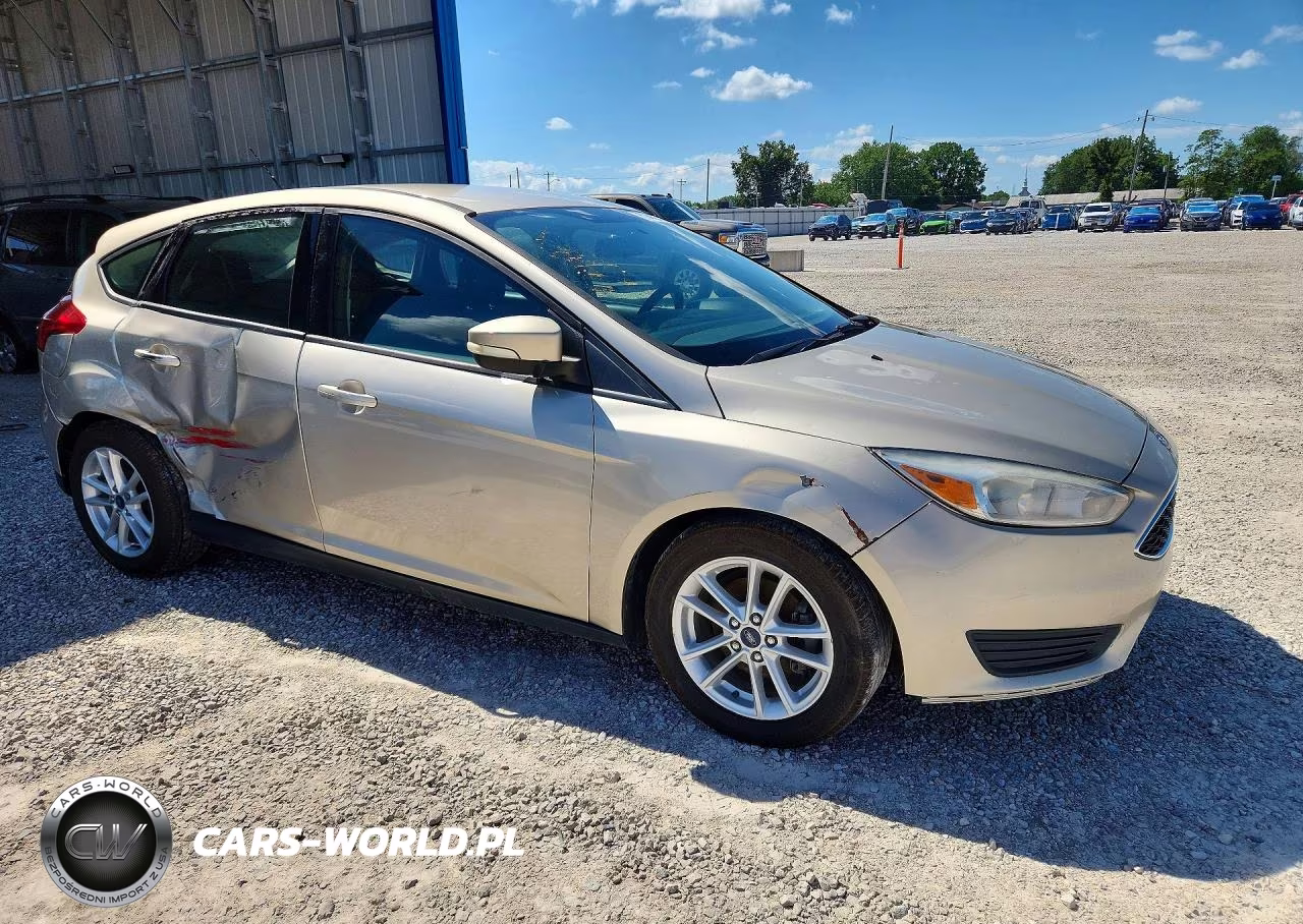 2017 Ford Focus Se VIN:1FADP3K21HL318335 - 4