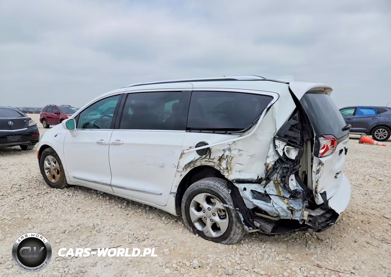 2018 Chrysler Pacifica Hybrid Touring L VIN:2C4RC1L70JR183646 - 2
