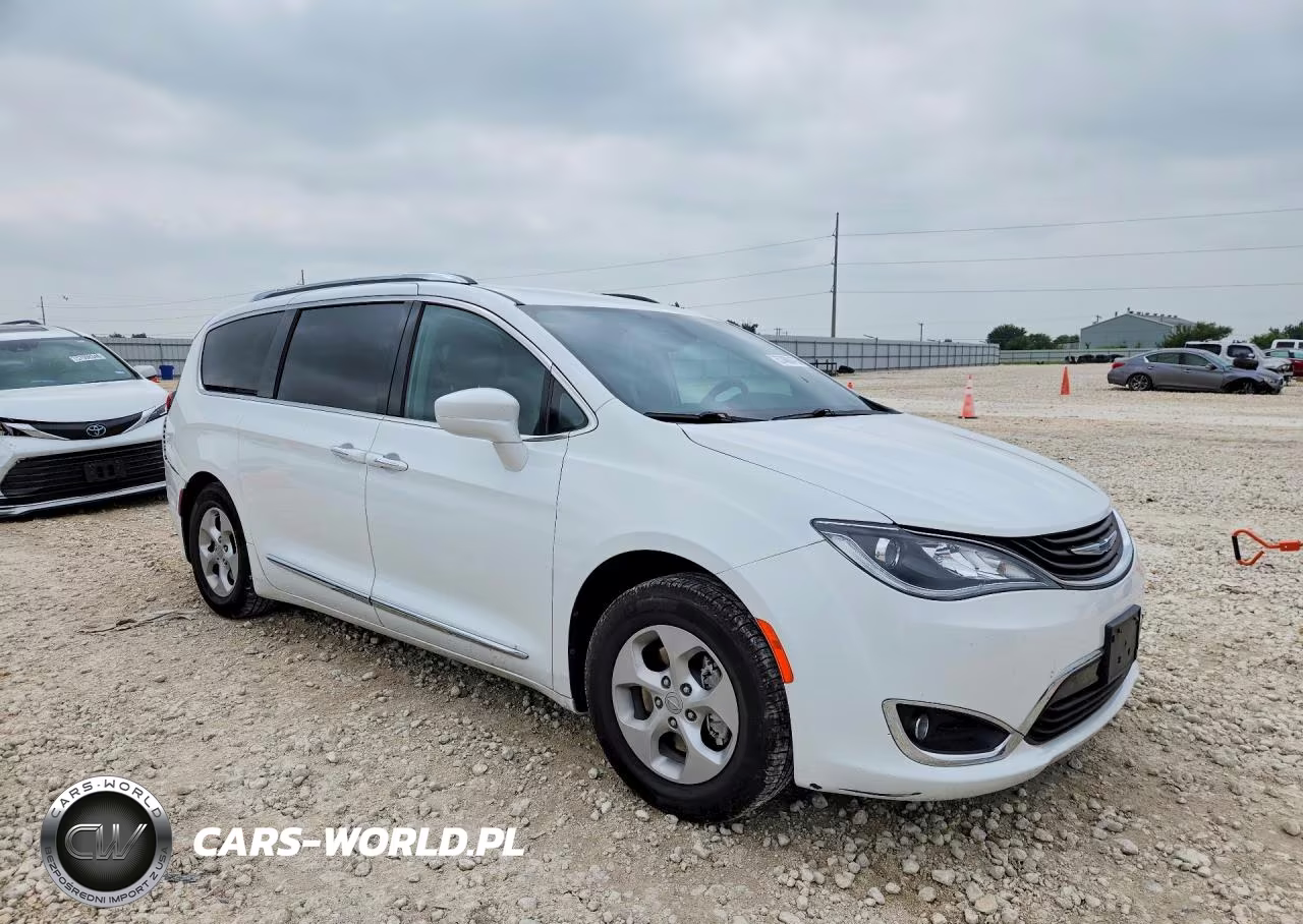 2018 Chrysler Pacifica Hybrid Touring L VIN:2C4RC1L70JR183646 - 4