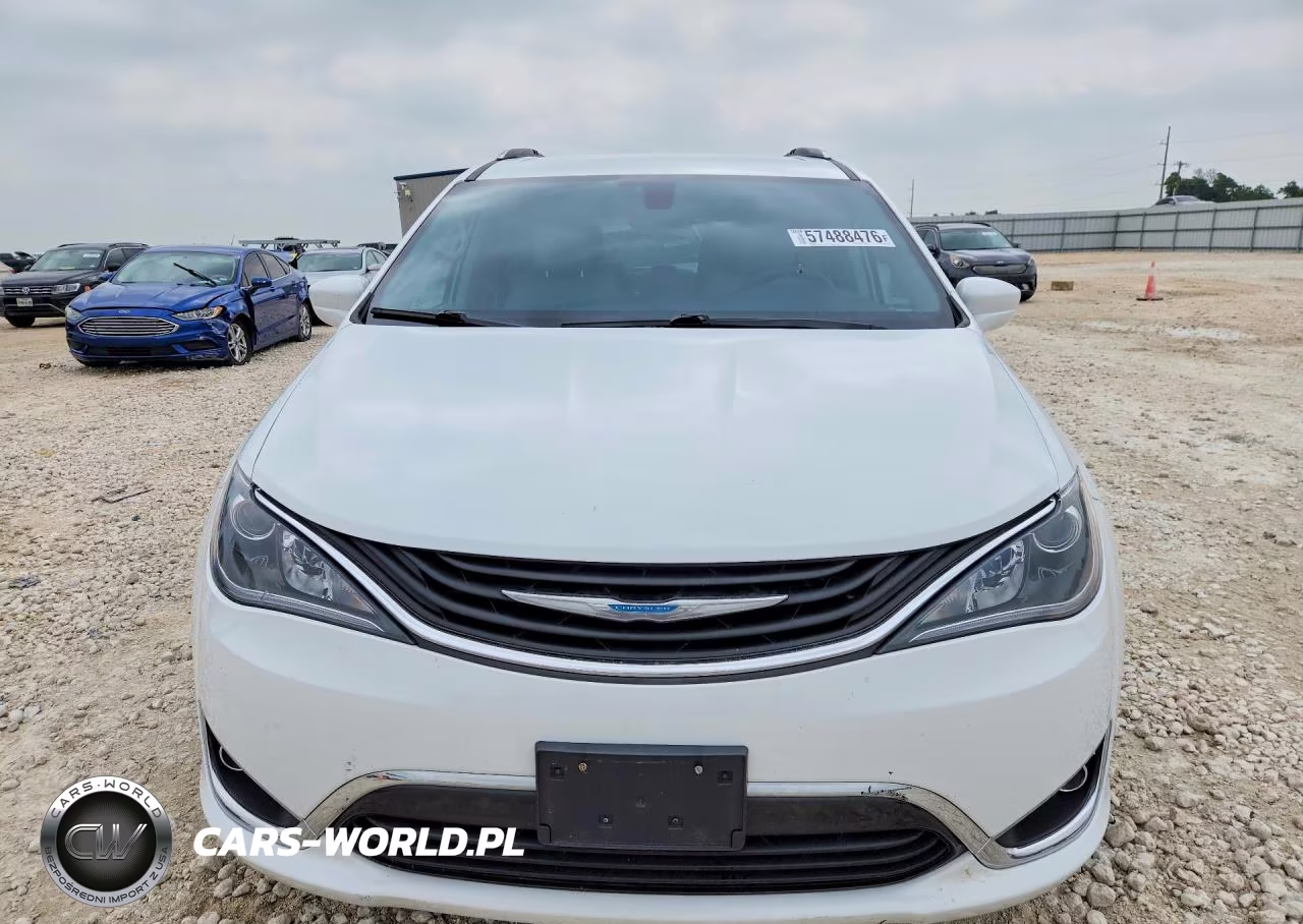 2018 Chrysler Pacifica Hybrid Touring L VIN:2C4RC1L70JR183646 - 5