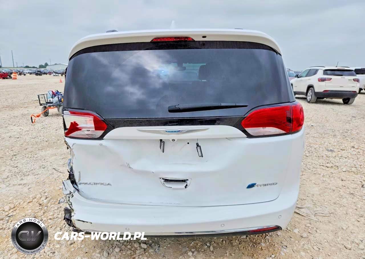 2018 Chrysler Pacifica Hybrid Touring L VIN:2C4RC1L70JR183646 - 6
