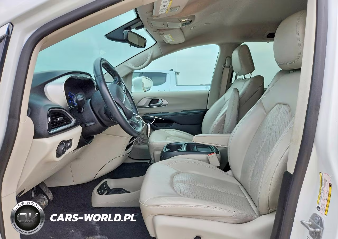 2018 Chrysler Pacifica Hybrid Touring L VIN:2C4RC1L70JR183646 - 7