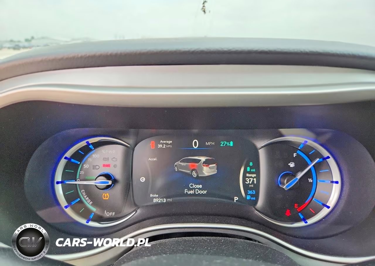 2018 Chrysler Pacifica Hybrid Touring L VIN:2C4RC1L70JR183646 - 9