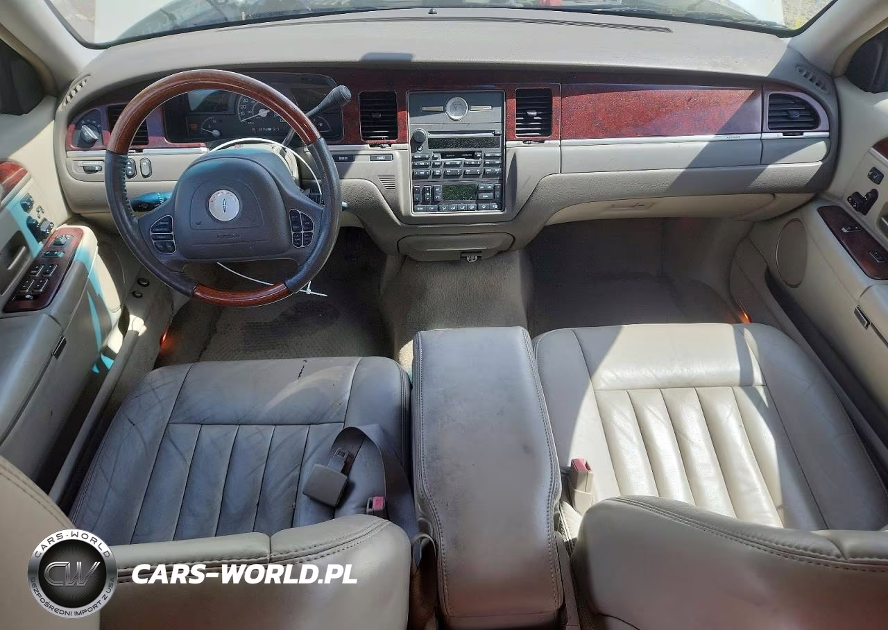 2003 Lincoln Town Car Signature VIN:1LNHM82W33Y656430 - 8