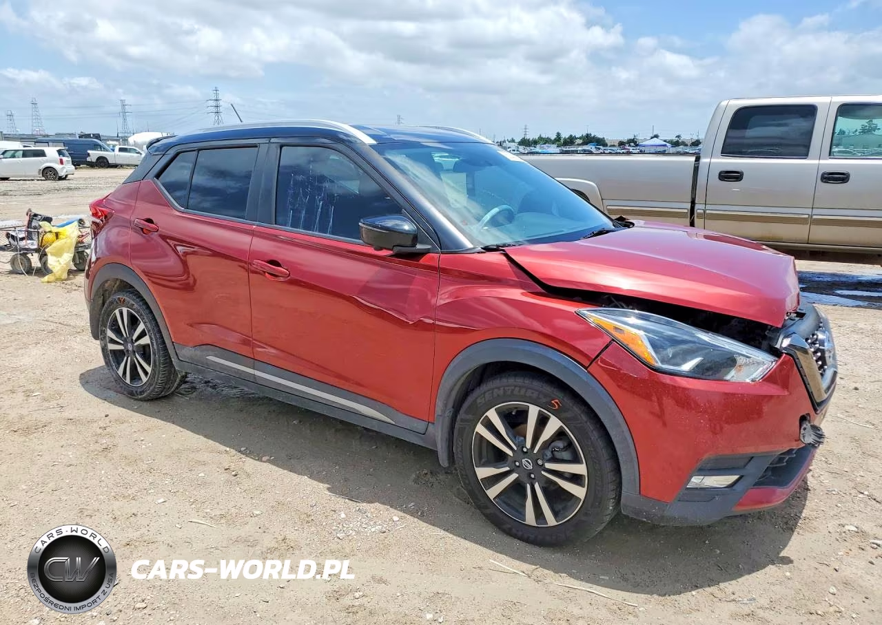 2019 Nissan Kicks Sr VIN:3N1CP5CU4KL537077 - 4