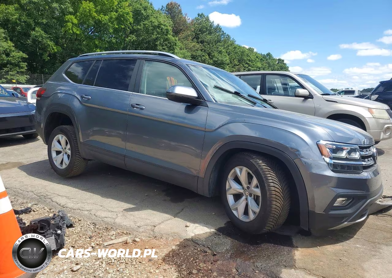 2018 Volkswagen Atlas Se VIN:1V2DR2CA0JC561921 - 4