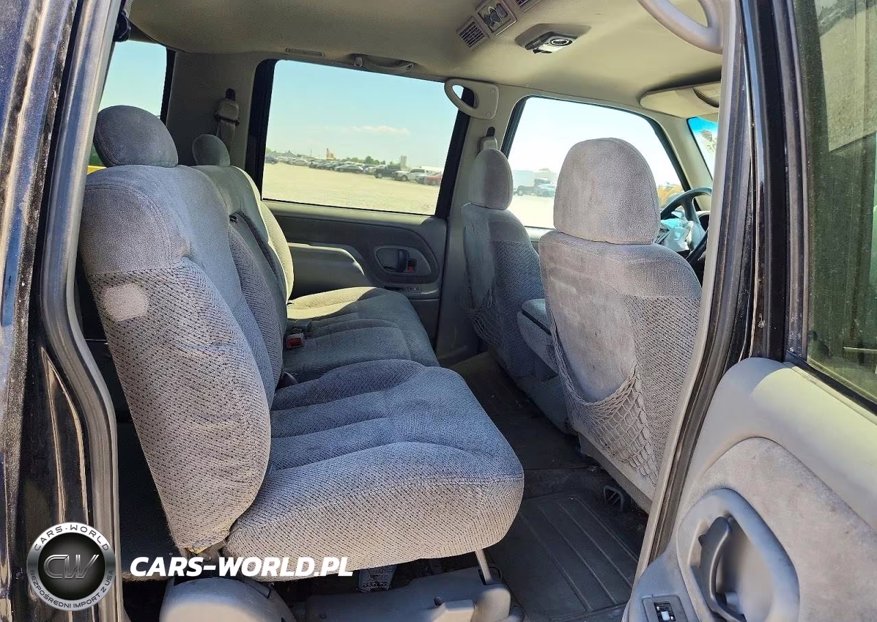 1998 Chevrolet Suburban K2500 VIN:1GNGK26JXWJ323969 - 11