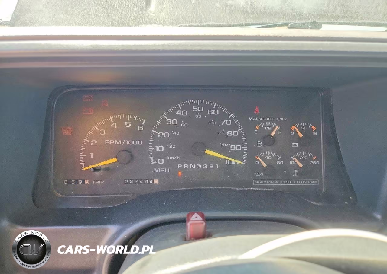 1998 Chevrolet Suburban K2500 VIN:1GNGK26JXWJ323969 - 9