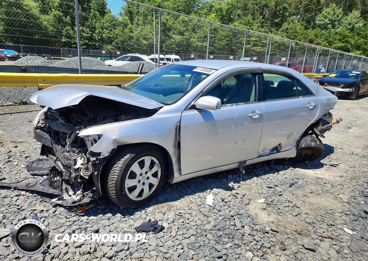 2010 Toyota Camry Le – zdjęcie 1 z 13