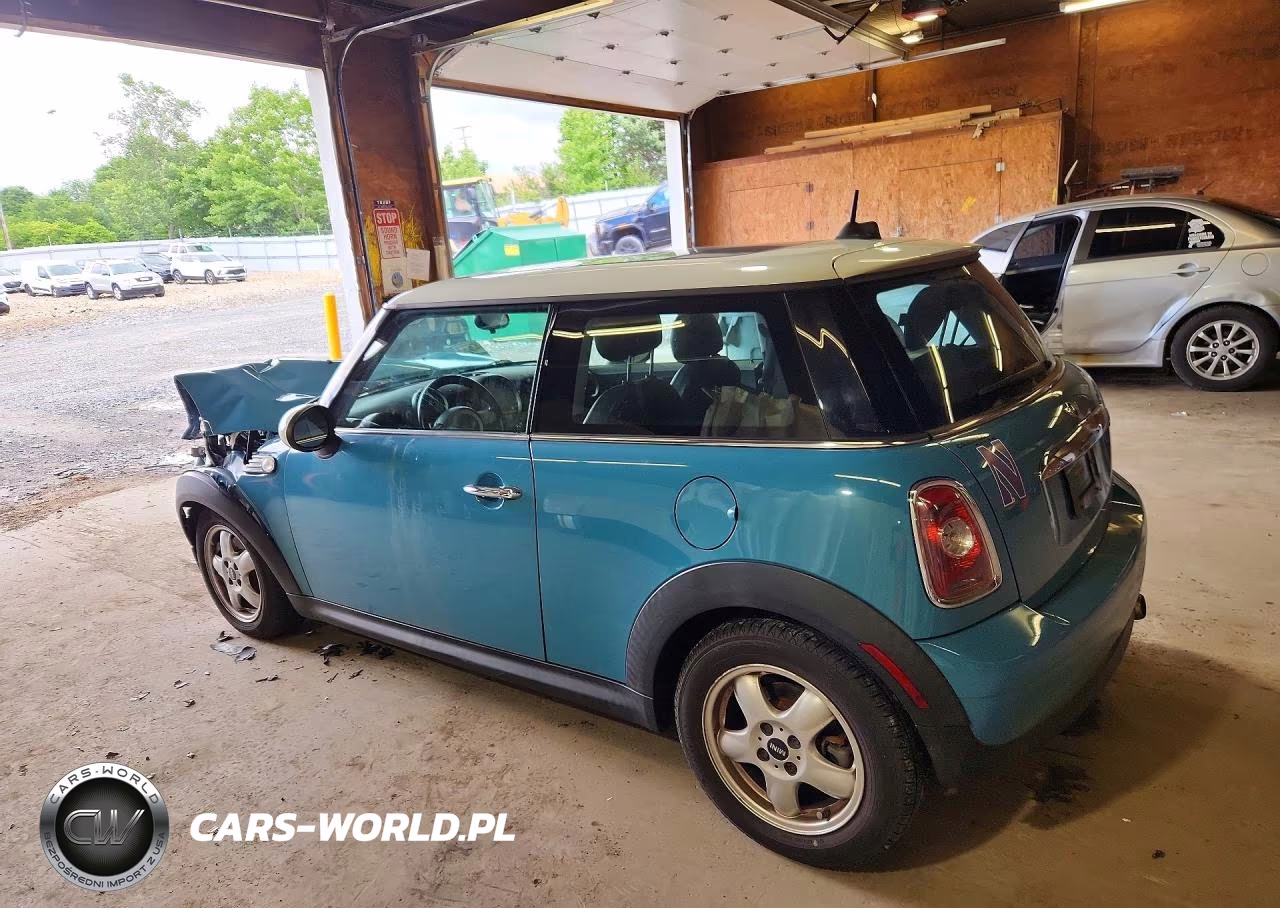 2010 Mini Cooper VIN:WMWMF3C52ATZ23070 - 2
