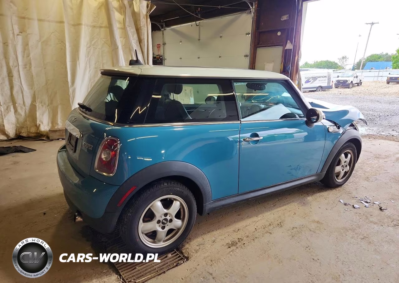 2010 Mini Cooper VIN:WMWMF3C52ATZ23070 - 3