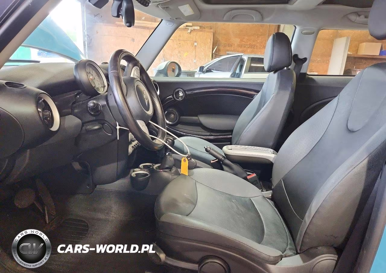 2010 Mini Cooper VIN:WMWMF3C52ATZ23070 - 7