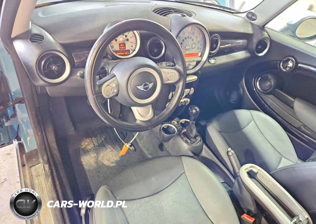 2010 Mini Cooper VIN:WMWMF3C52ATZ23070 - 8