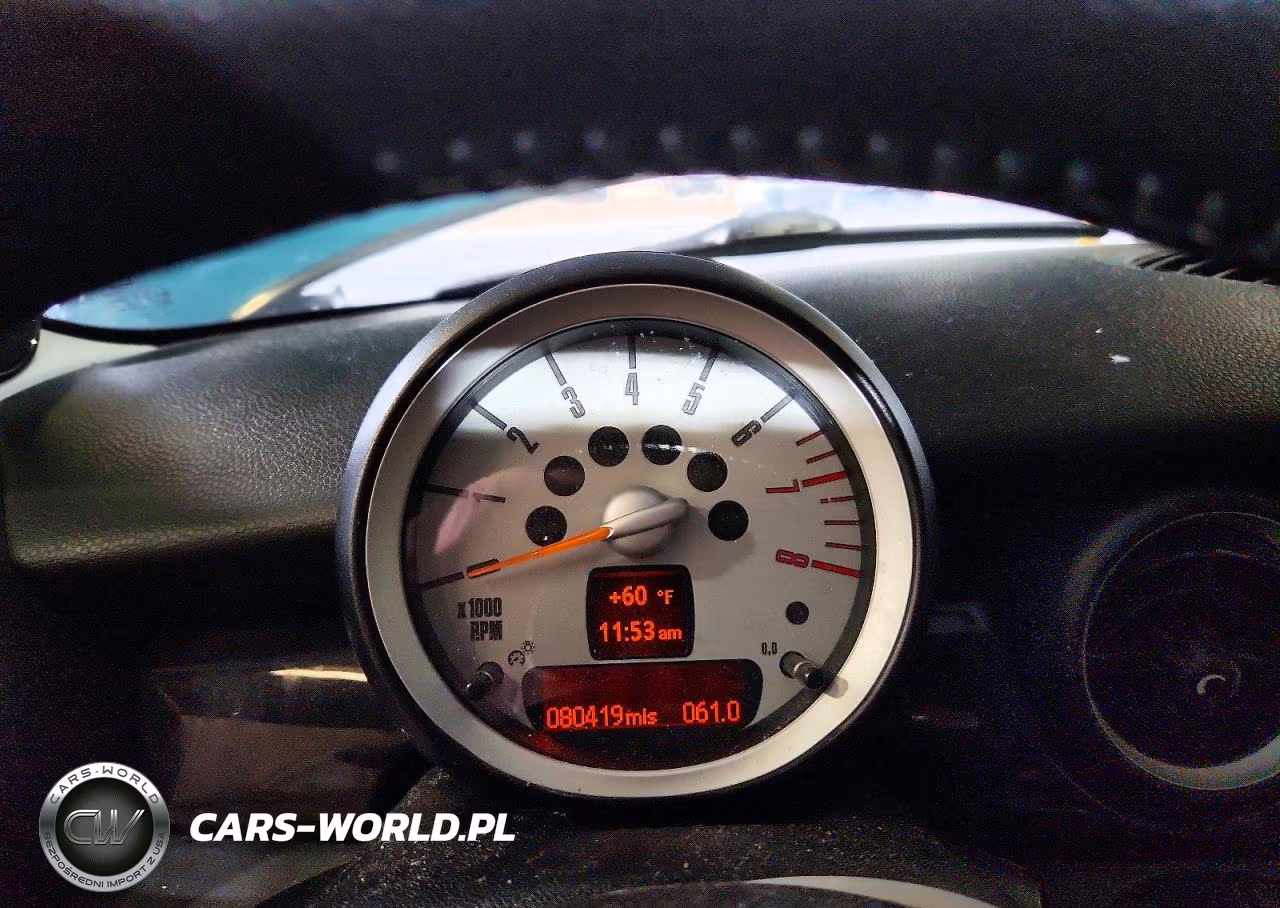 2010 Mini Cooper VIN:WMWMF3C52ATZ23070 - 9