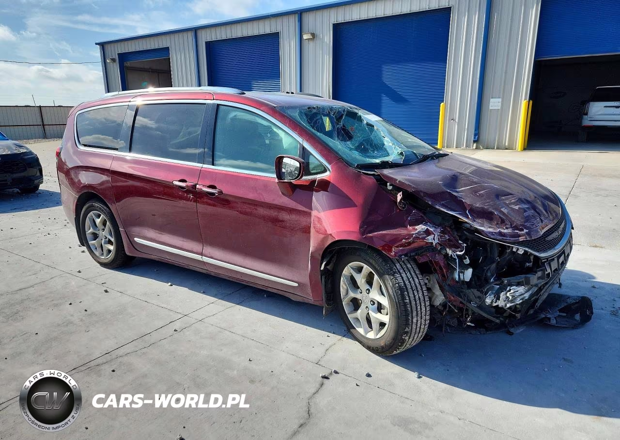 2020 Chrysler Pacifica Touring L Plus VIN:2C4RC1EG1LR110804 - 4