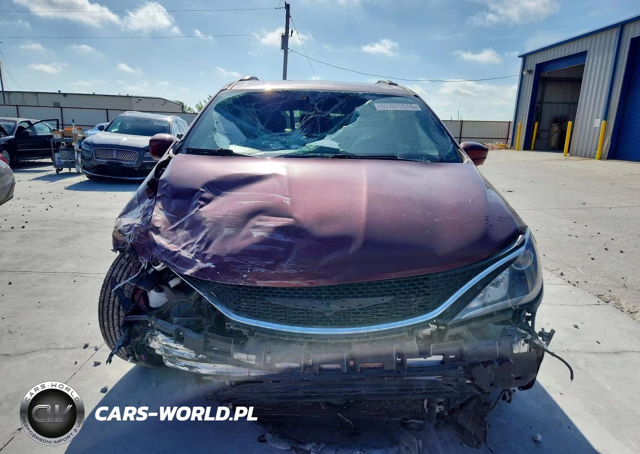 2020 Chrysler Pacifica Touring L Plus VIN:2C4RC1EG1LR110804 - 5