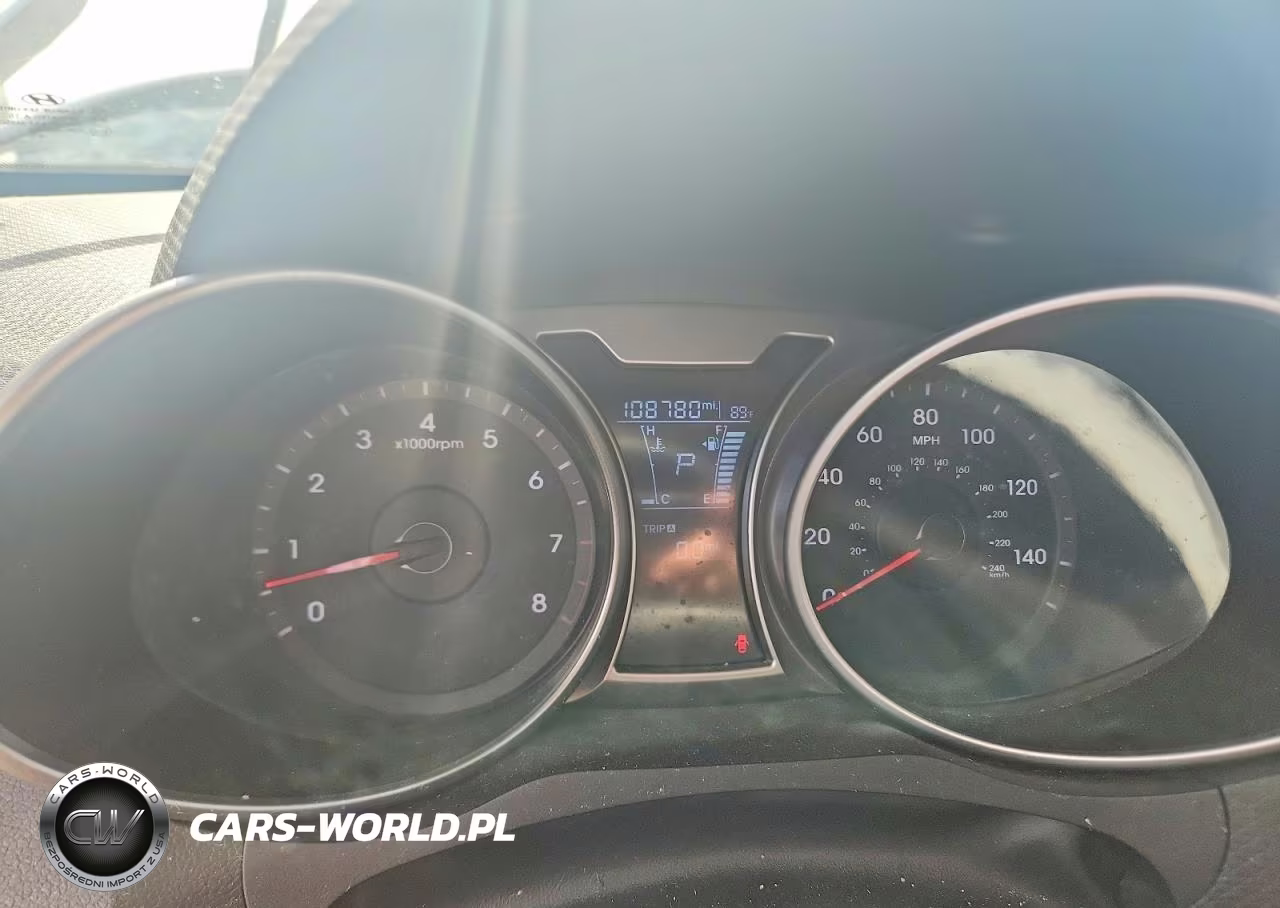 2017 Hyundai Veloster Base VIN:KMHTC6AD8HU310759 - 9