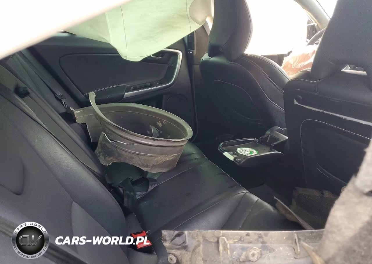 2015 Volvo S60 Platinum VIN:YV126MFM8F2359855 - 10