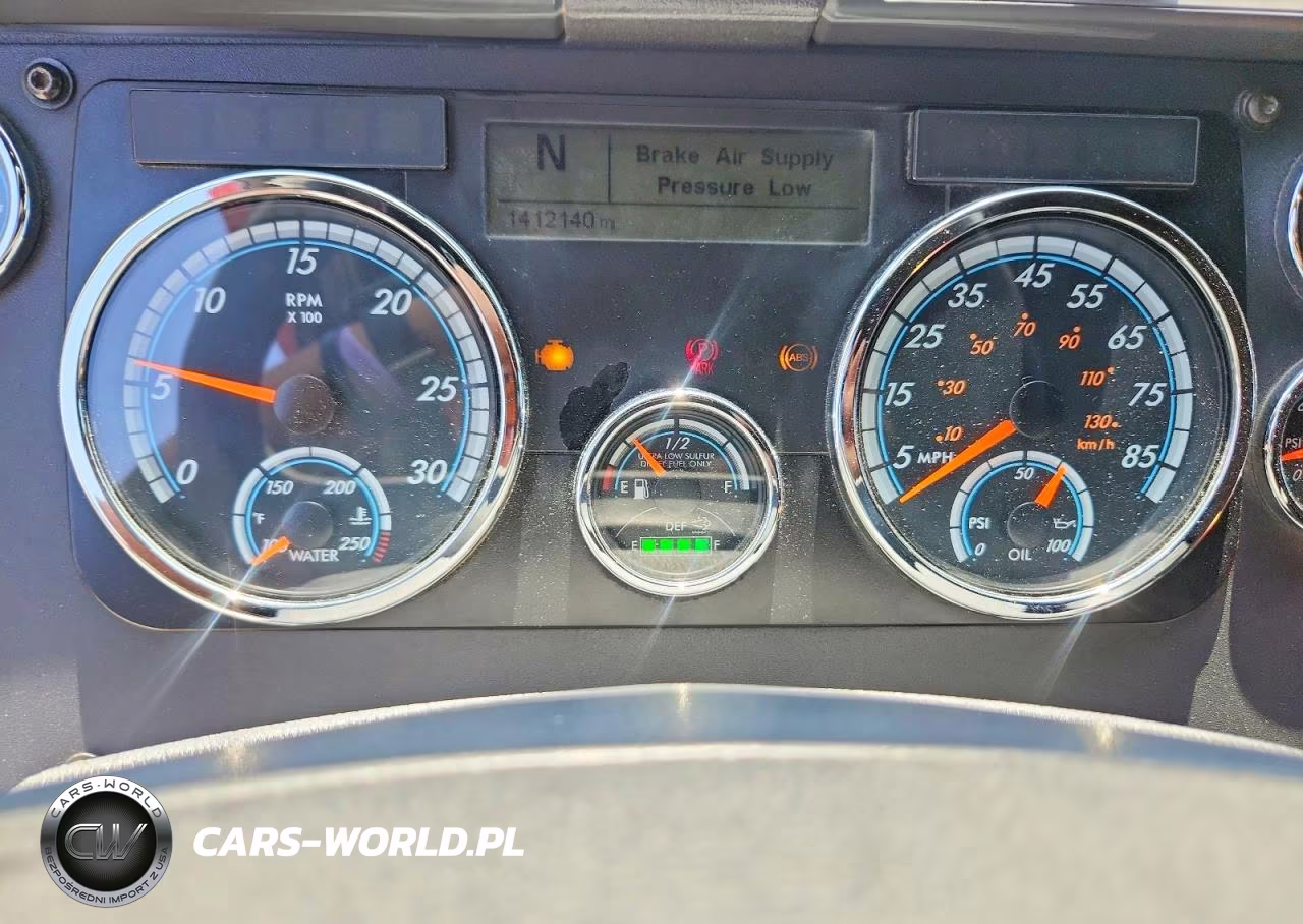 2017 Freightliner Cascadia 125 VIN:3AKJGLDR6HSHM5713 - 9