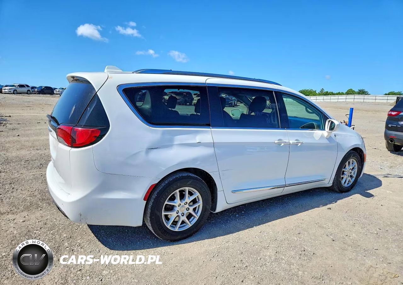 2020 Chrysler Pacifica Touring L VIN:2C4RC1BG1LR123587 - 3