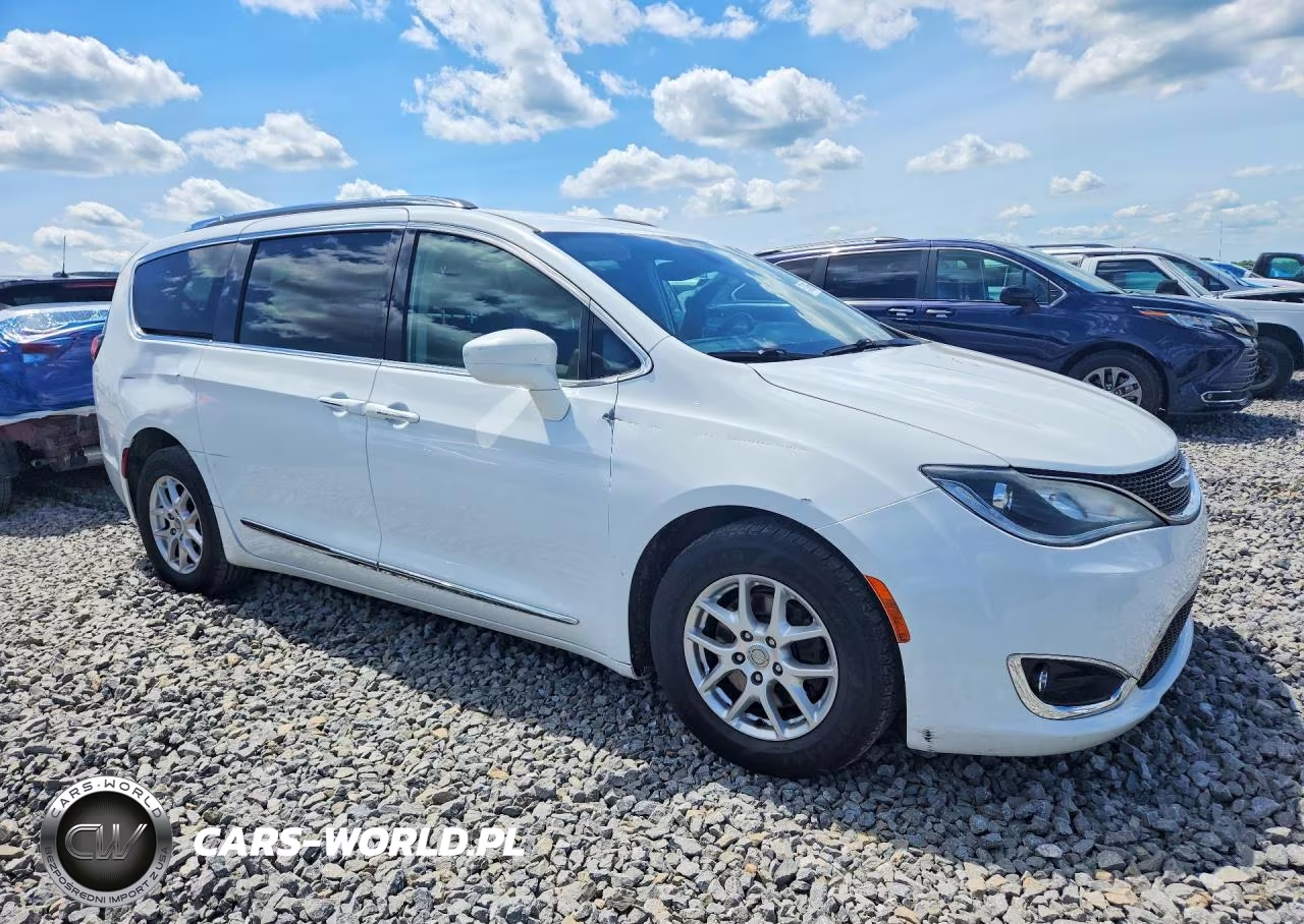 2020 Chrysler Pacifica Touring L VIN:2C4RC1BG1LR123587 - 4
