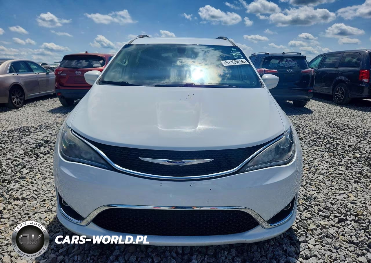 2020 Chrysler Pacifica Touring L VIN:2C4RC1BG1LR123587 - 5