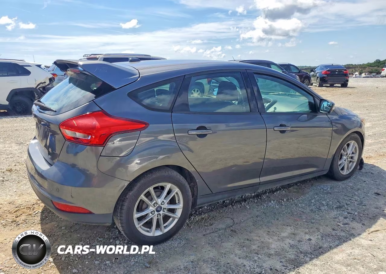 2015 Ford Focus Se VIN:1FADP3K28FL364354 - 3