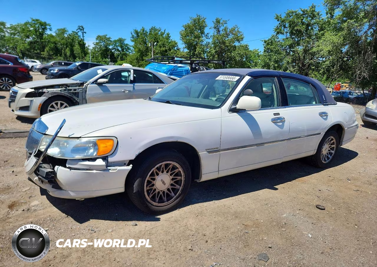 2000 Lincoln Town Car Signature
