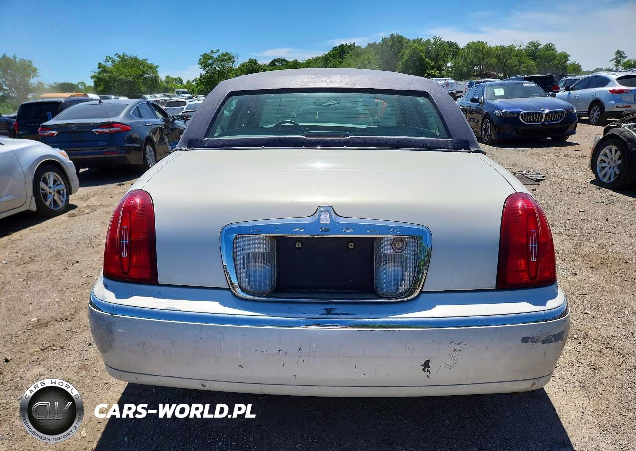 2000 Lincoln Town Car Signature VIN:1LNHM82W0YY825536 - 6