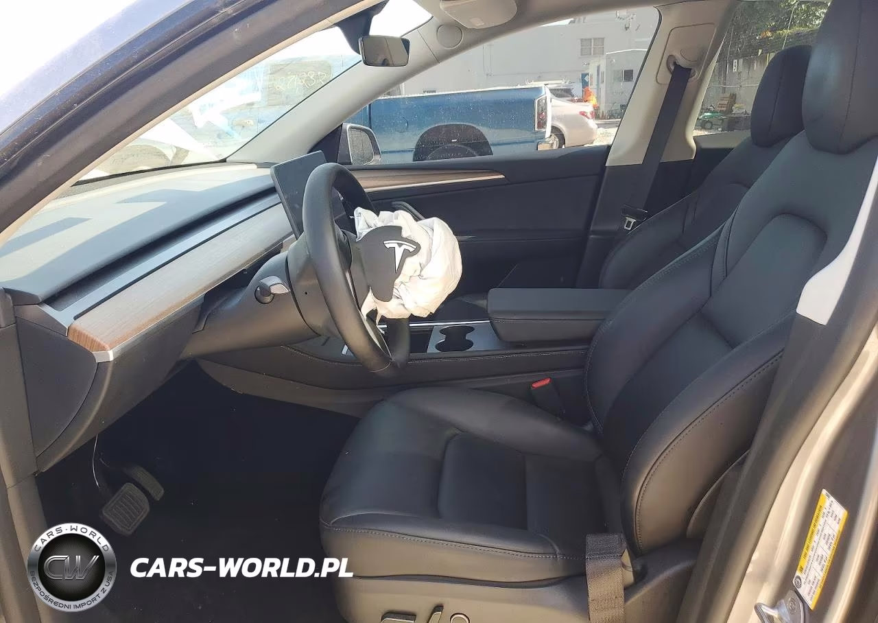 2025 Tesla Model Y VIN:7SAYGDED6SF256667 - 7