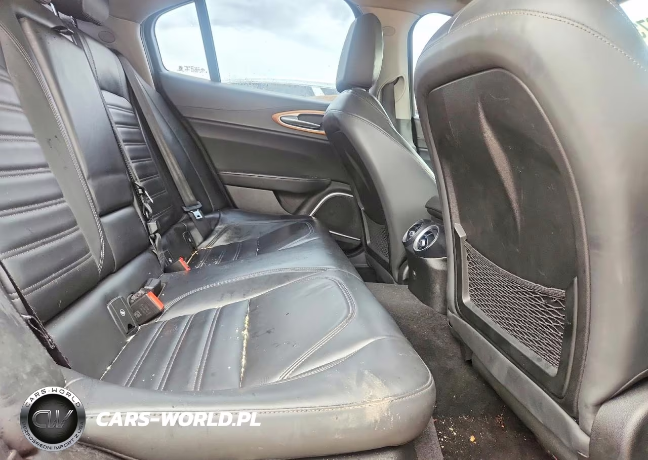 2017 Alfa Romeo Giulia Ti VIN:ZARFAECN5H7536818 - 10