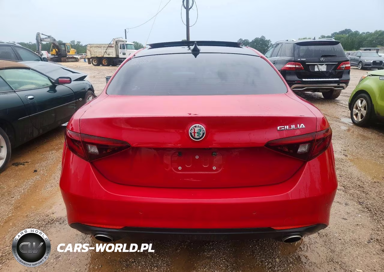 2017 Alfa Romeo Giulia Ti VIN:ZARFAECN5H7536818 - 6