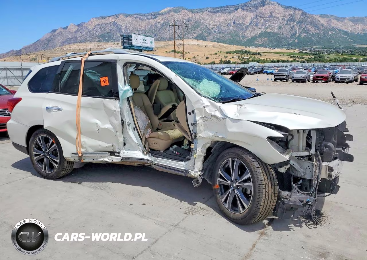 2018 Nissan Pathfinder Platinum VIN:5N1DR2MN8JC653440 - 4