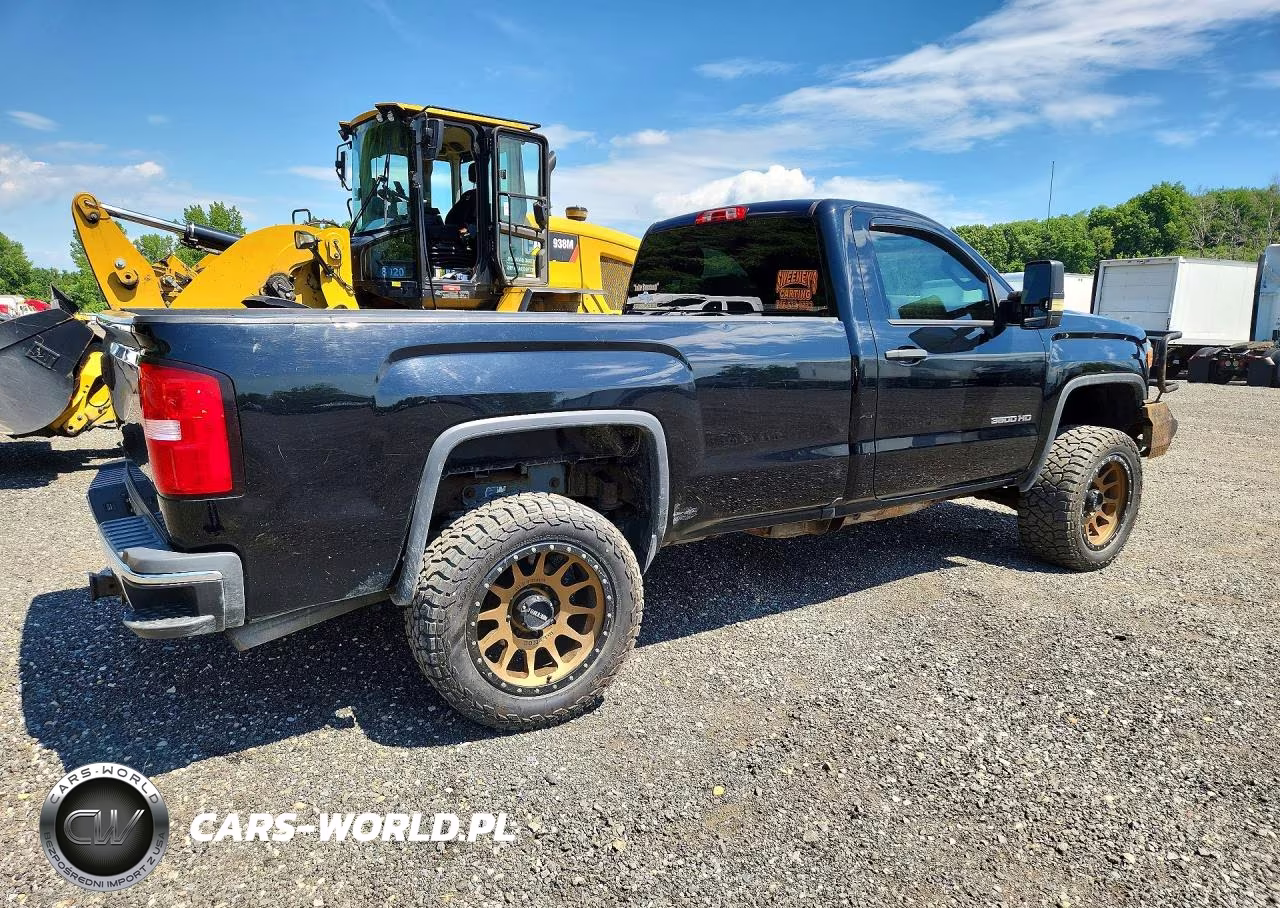2018 GMC Sierra K3500 VIN:1GT32VCG4JZ324241 - 3