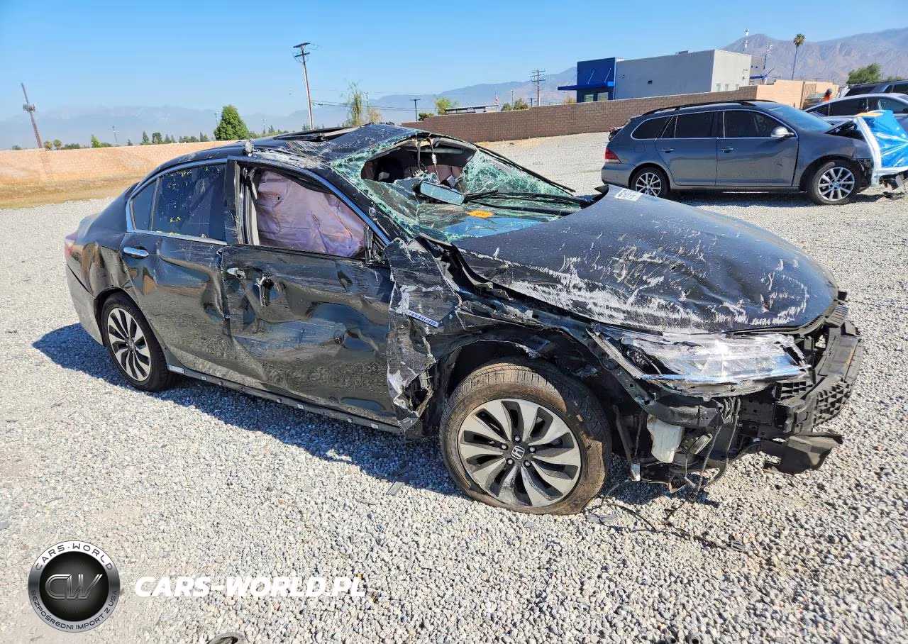 2017 Honda Accord Touring Hybrid VIN:JHMCR6F72HC006580 - 4