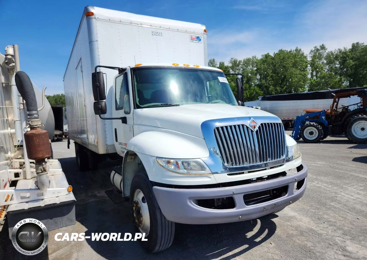 2015 International 4300 Box Truck