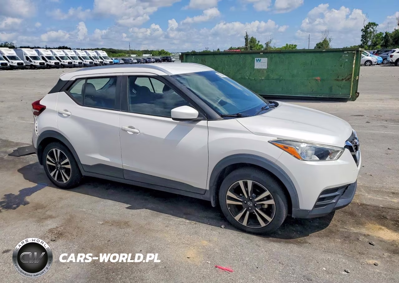 2019 Nissan Kicks VIN:3N1CP5CU7KL503974 - 4