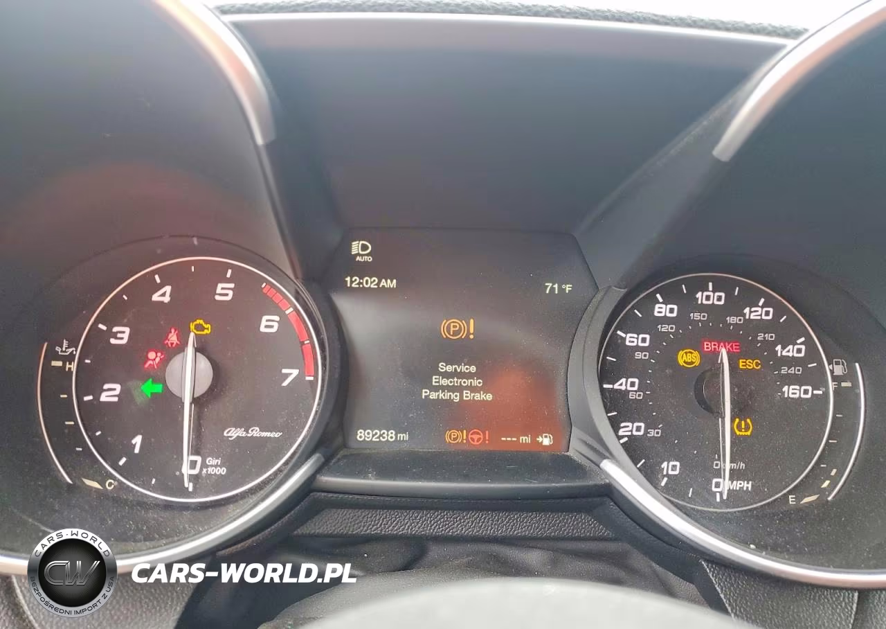 2018 Alfa Romeo Giulia VIN:ZARFAEBN8J7566273 - 9