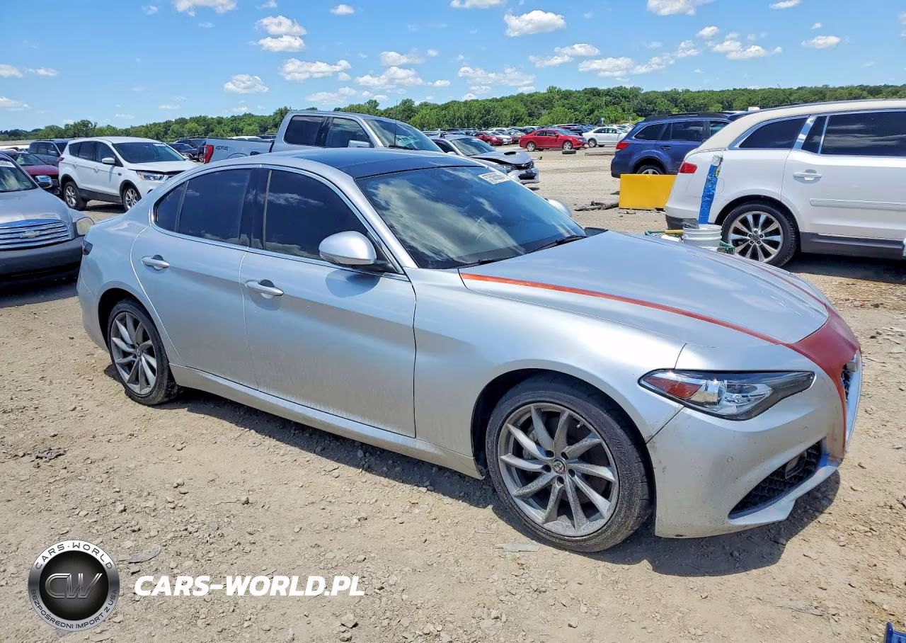2017 Alfa Romeo Giulia Ti Q4 VIN:ZARFAEEN4H7554496 - 4