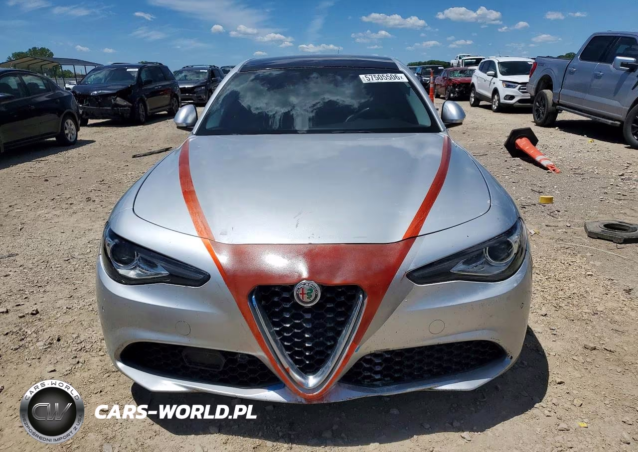 2017 Alfa Romeo Giulia Ti Q4 VIN:ZARFAEEN4H7554496 - 5