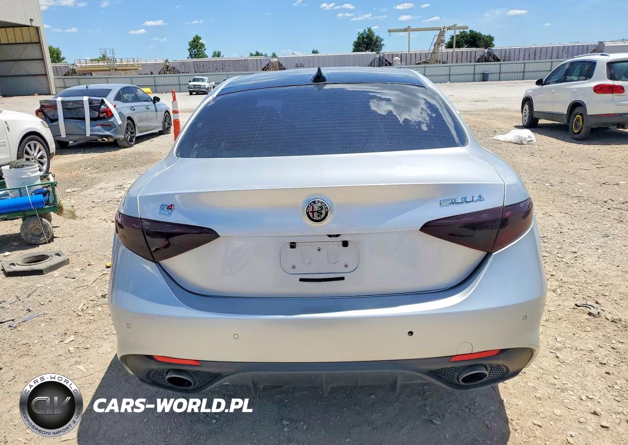2017 Alfa Romeo Giulia Ti Q4 VIN:ZARFAEEN4H7554496 - 6